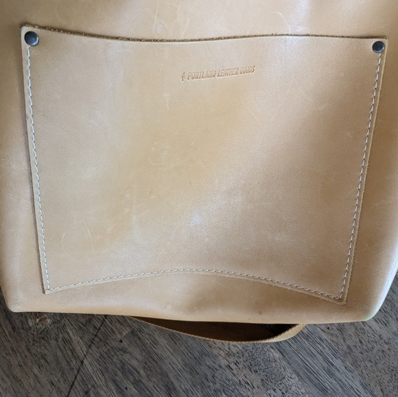 Portland Lather, medium crossbody tote - Picture 11 of 15